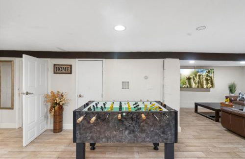 NEW! HUGE 5BR Mountain Views Game Room Hot Tub Lawn Games BBQ - Photo 56