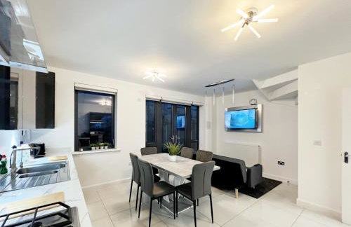 Modern Beautiful 5 bed -Sleeps 13 - Free Parking - Foto 1