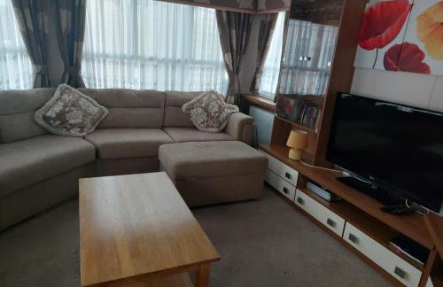 Cosy Caravan With Side Decking At Felixstowe Beach Holiday Park Ref 55012Sw - Foto 3