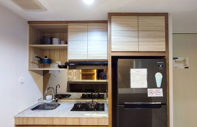 Fancy And Nice 1Br With Extra Room At Amartha View Apartment - Photo 6