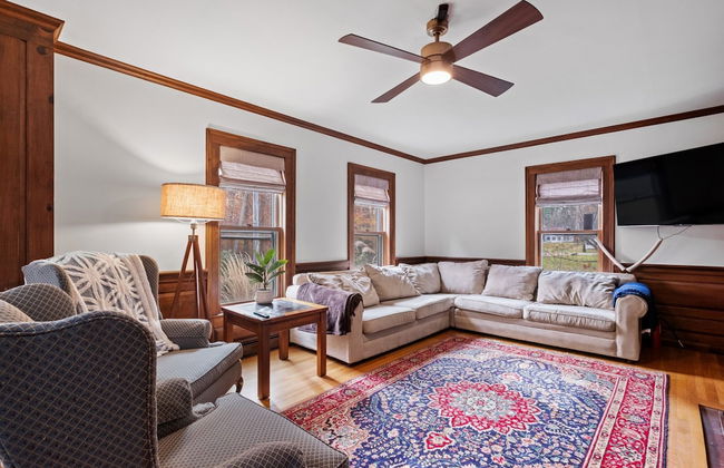 Cozy Stay w Fireplace Near Gunstock Laconia - Photo 2