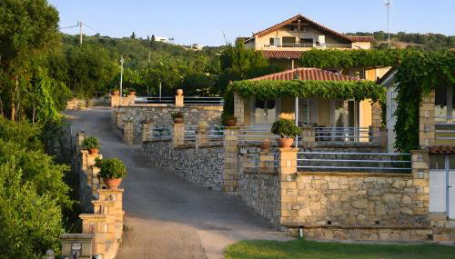 Alexandros Beachfront Apartments near Petalidi with Private Sunbeds & Sea View - Foto 2