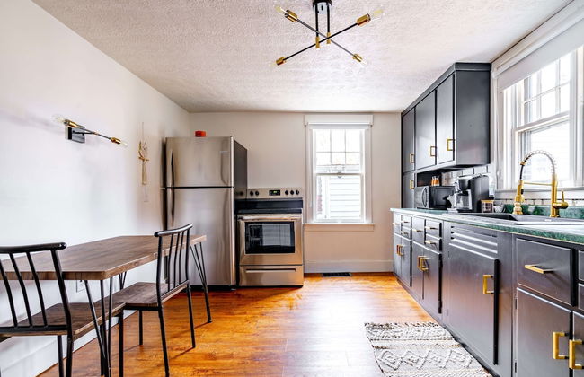 NEW Luxe Pet Friendly Free Parking Downtown - Foto 35