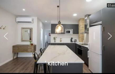 New! Designer apartment in center with fast Wi-fi - Photo 4