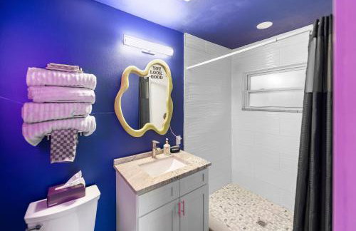 Pink Pony Villa - Waterfront Escape with Pool & Themed Rooms - Foto 23