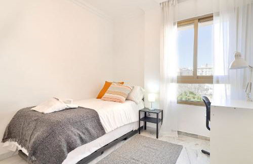 C09 Roomy Luminous 5 Bedroom in Town - Foto 10