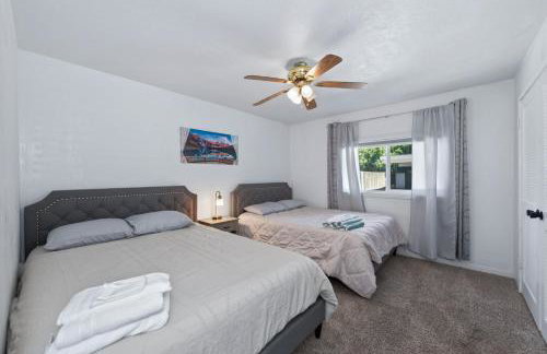 Del Mar pool Home - Photo 4