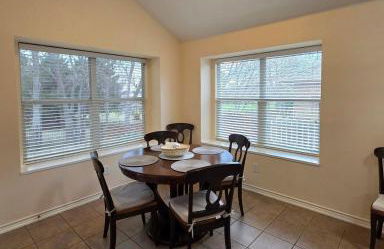 Lovely Lakeside Living - Foto 27