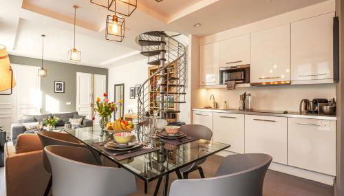 1min Walk From Champs Elysées - Avenue Montaigne - AC - Self-Checkin - Working Desk - Foto 3