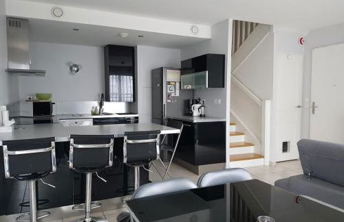 Duplex cosy - 3 chambres avec garage, balcon et clim - Foto 1