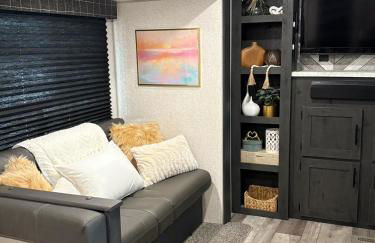 Modern Luxury RV Retreat, Your Cozy Tiny Home - Foto 43
