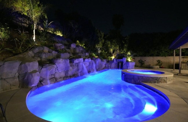 Coming Mid-April 2023! Beautifully upgraded two-story home with backyard oasis - Foto 38