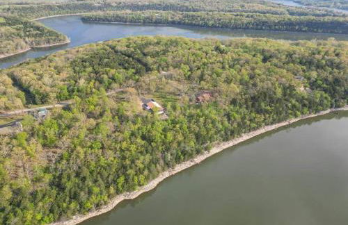 Table Rock Lakefront on 2 Acres with firepit - Foto 47