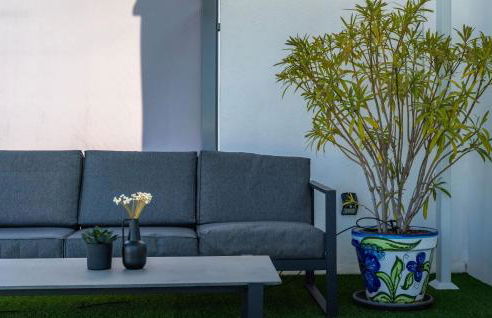 Serene hideaway, luxurious 2-bedroom penthouse apartment in the exclusive Paraíso Pueblo - Photo 30