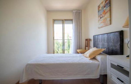 TarracoHomes, TH156 Casa Roser Familiar y con Piscina Compartida - Photo 12