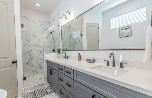 Luxury Charming 3BR 3Bath Free Wi-FI 8 Guests, Gated Home, Houston Downtown - Photo 10