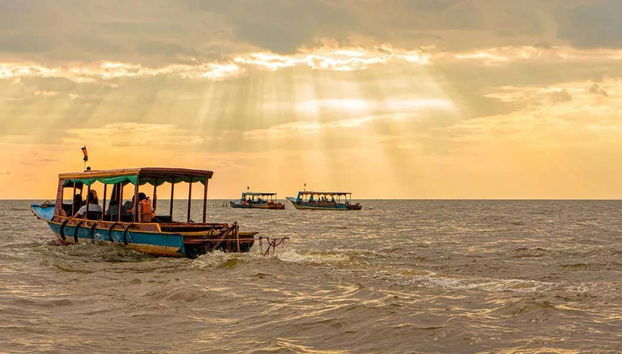 Cruzeiro pelo lago Tonle Sap