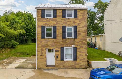 Cozy Full Home with Parking, 10min Walk to Bridge St - Photo 19