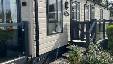 2 Bed, 2 Bath Lodge Style Caravan with Hot Tub & Private Garden at Patrington Haven Leisure Park - Foto 4