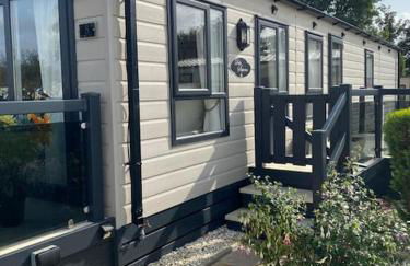2 Bed, 2 Bath Lodge Style Caravan with Hot Tub & Private Garden at Patrington Haven Leisure Park - Foto 4