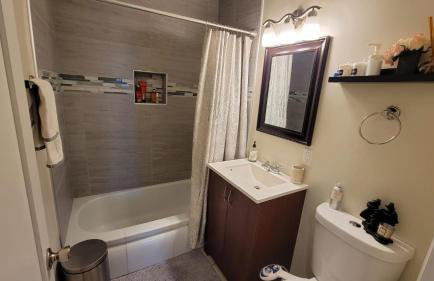 Adorable modern guesthouse with full kitchen - Foto 19