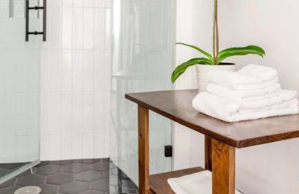 Sleek Luxury Studio with Patio LAX & Beach Access - Foto 16