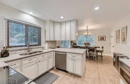 Mountainside Escape EV Charger, Patio & Views - Foto 5