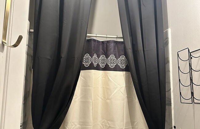 Queen G Investments 1 Bedroom Apts by RedAwning - Foto 13