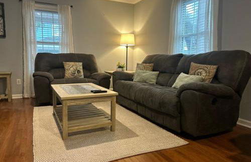 Under the Oaks, A Downtown Hidden Gem - Foto 24