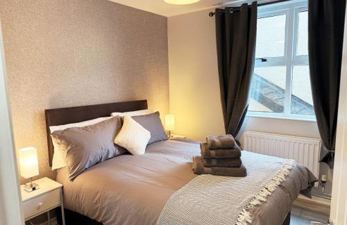 2BR City Centre Apartment By Travel Lets Short Term Rental Agency Derry With Free WiFi - Foto 5