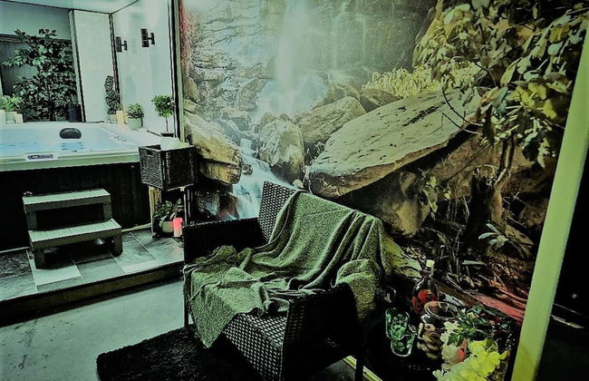 1 Bed Flat - Sleeps 2 - Jacuzzi - Parking - Wifi - Foto 8