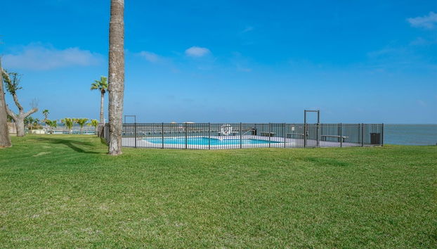 Bay Breeze Bungalow by Miss Kitty’s - Photo 2, Property amenity