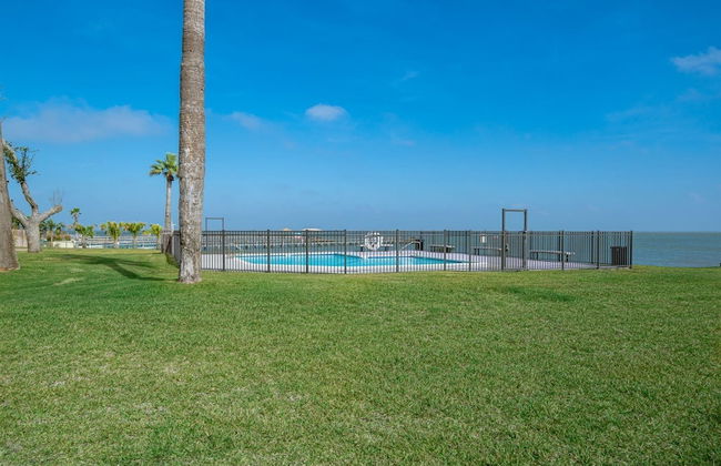 Bay Breeze Bungalow by Miss Kitty’s - Foto 30