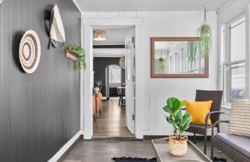 Roomy Central Hub, Games, Fire Pit & Downtown Fun - Foto 41