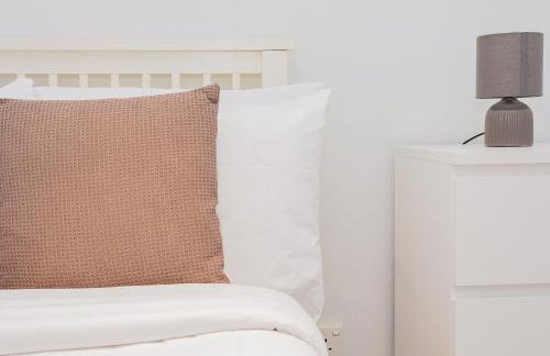 2BR with parking, Mill Hill, NW London, 10min Tube - Foto 16