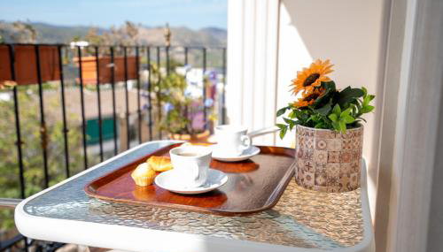Encanto en Iznájar con terraza y vistas a la montaña - Foto 4