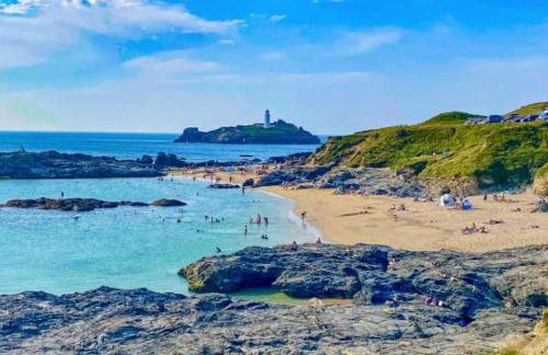 Cliffside 3 Bedroom House with Sea Views - Photo 37