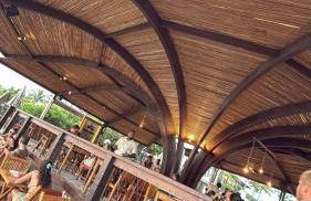 Camboinhas - Piscina e Garagem na Rua da praia - Foto 11