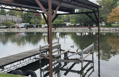 3BR 2BTH Waterfront Vacation Rental on Riverwalk to Downtown McHenry with Pier - Foto 6