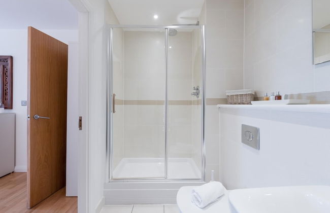 Two Bedroom Flat With Balcony in Central Wimbledon by Underthedoormat - Foto 25