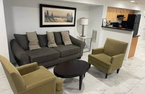 Lovely Remodeled 2bdrm Basement Home - Foto 11