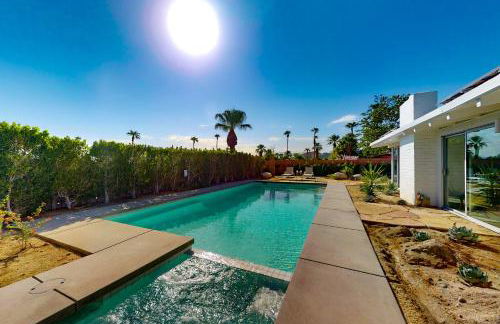 Remodeled midcentury charmer with private salt water pool spa and mountain views - Foto 25