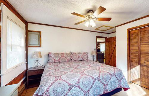 2 Bed 2 Bath Vacation home in Whittier II - Photo 9