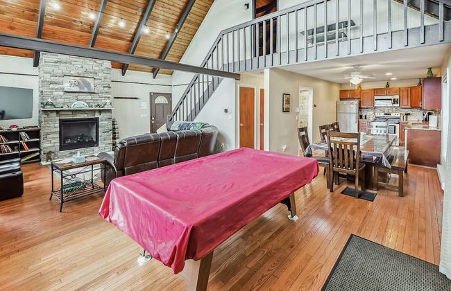 Poconos Chalet Newly Renovated, Great Location 4 Bedroom Home by RedAwning - Foto 35