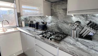 Luxxe House with Hot tub and Pool table - Foto 4