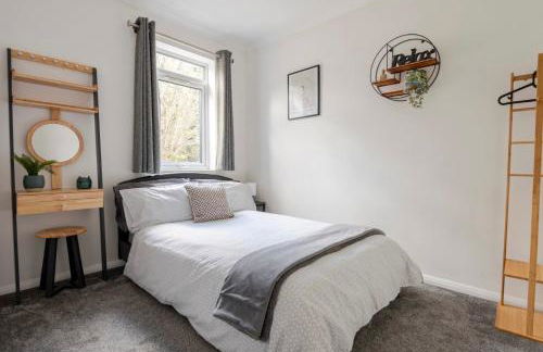 Modern 2 Bed House in Rainham, Kent - Central Location - Foto 7