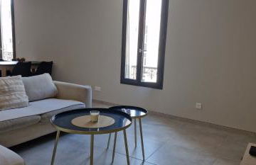 SUPERBE APPARTEMENT porte de la Cité Médiévale à SOMMIERES entièrement rénové très bien équipé 6 pers balcon clim parking privé devant - Foto 4