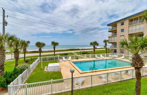 Oceanfront Sunrise 2 Bed 2 Bath Condo with Pool - Foto 17