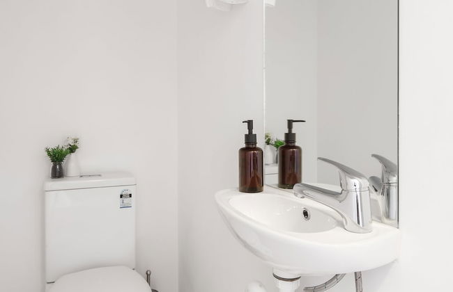 Heart of Highett Apartment by Ready Set Host - Foto 22