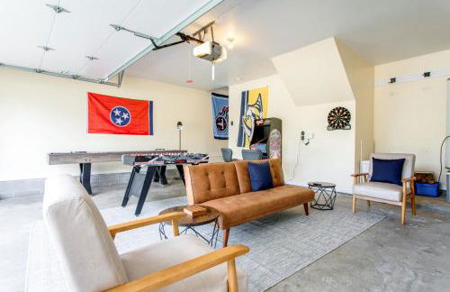 Game Room Fenced backyard Sleeps 10 Fire Pit - Photo 49